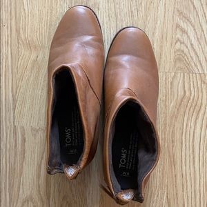 TOMS brown zip ankle boots